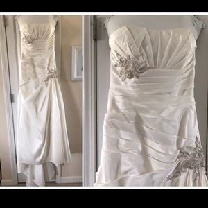 David's Bridal Strapless Ivory wedding dress